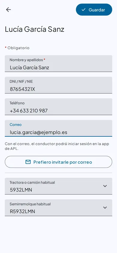 Ficha de un conductor con su correo, el botón para invitarle y su tractora y semirremolque habituales