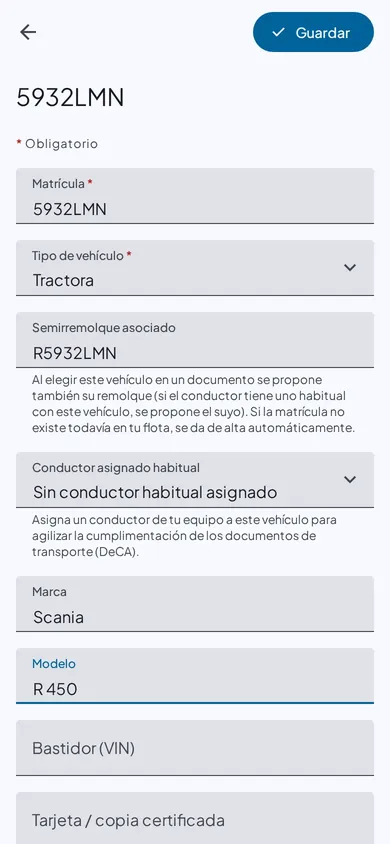 Ficha de una tractora con su semirremolque asociado, marca, modelo, bastidor y conductor habitual