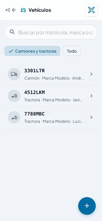Lista de vehículos de la flota: tractoras, camiones y remolques con su conductor habitual